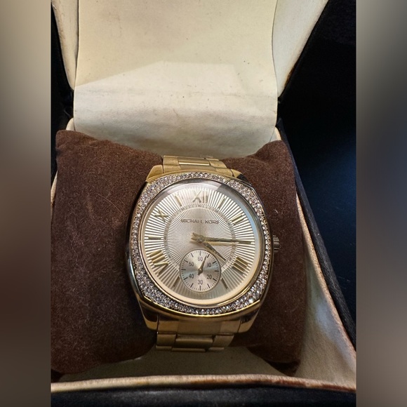 Preowned Michael Kors watch. Gold in color - Picture 1 of 6